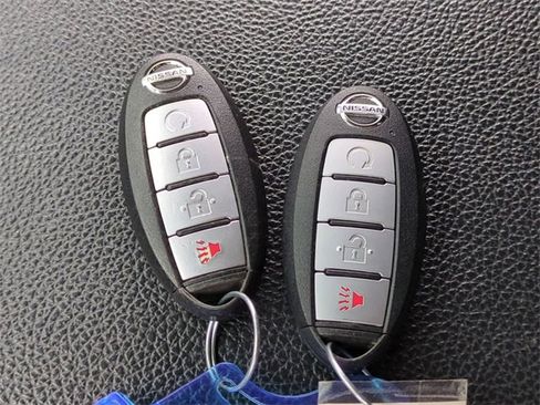 Used 2021 Nissan Titan SV w/ SV Convenience Package image 29