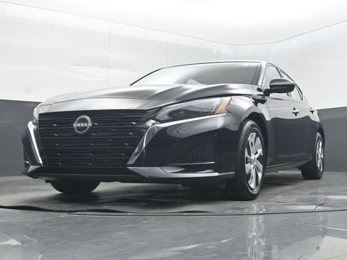 Certified 2025 Nissan Altima 2.5 S FWD image 25