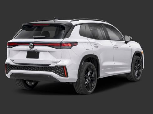 Used 2023 Volkswagen Tiguan SE R-Line image 2