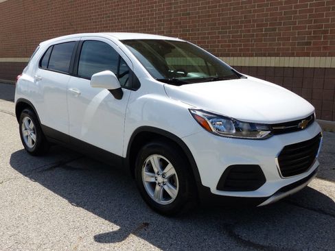 Used 2020 Chevrolet Trax LS w/ Tint and Cruise Package FWD image 11