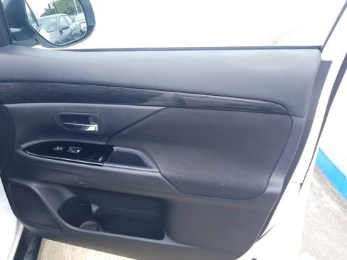 Used 2018 Mitsubishi Outlander LE FWD image 16