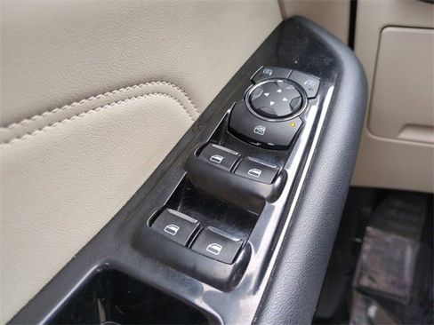 Used 2019 Ford Edge Titanium image 27