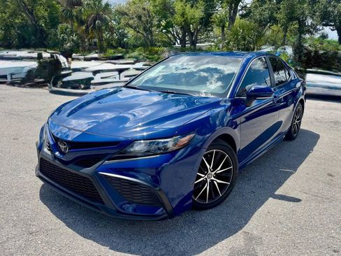 Used 2023 Toyota Camry SE w/ Convenience Package FWD image 4