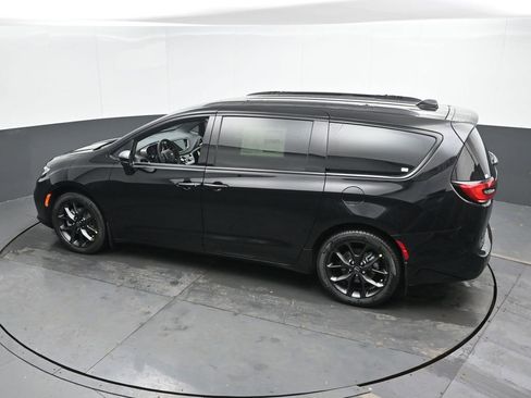 New 2026 Chrysler Pacifica Select image 36