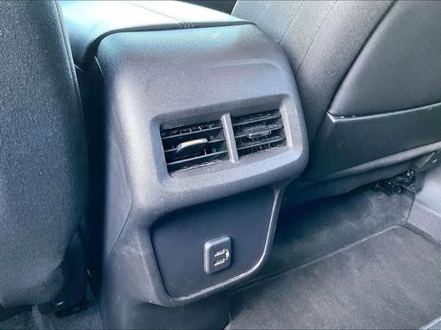 Used 2024 GMC Terrain SLE image 32