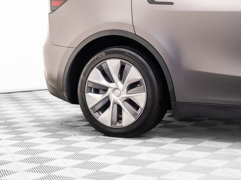 Used 2023 Tesla Model Y Long Range image 36
