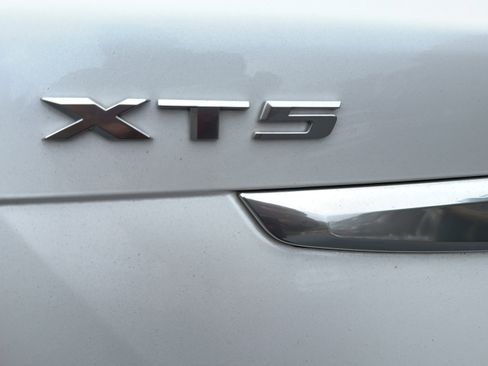 Used 2018 Cadillac XT5 Luxury w/ LPO, Wheel Lock Package image 40