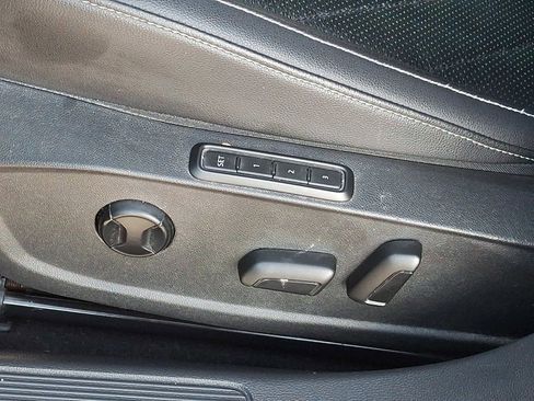 Used 2019 Volkswagen Jetta SEL Premium image 11