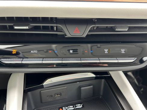 Used 2025 Buick Envision Avenir AWD/4WD image 16