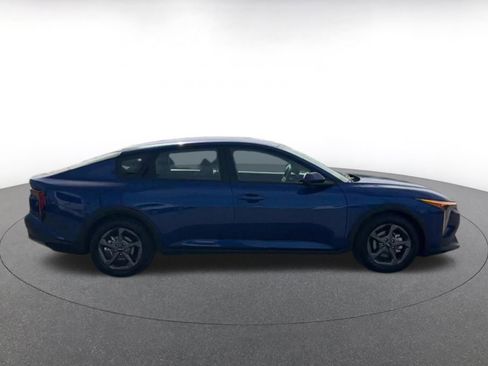 Used 2025 Kia K4 LXS image 16