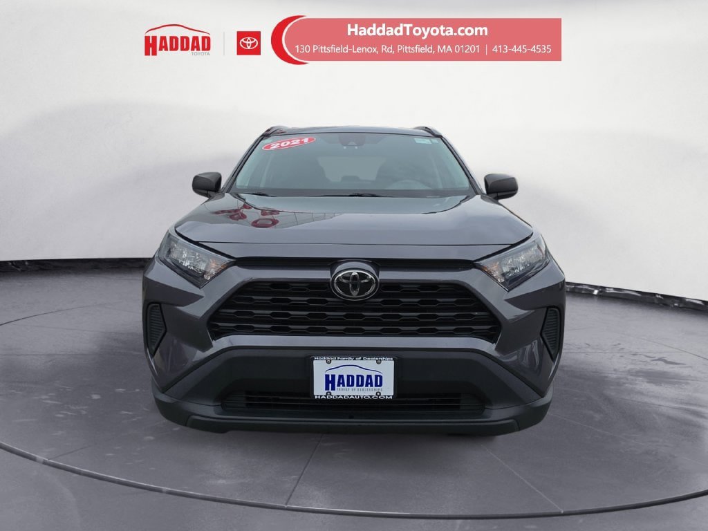 Used 2021 Toyota RAV4 LE AWD/4WD image 9
