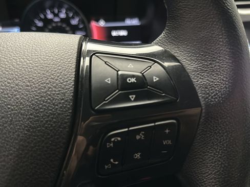Used 2017 Ford Explorer XLT w/ Equipment Group 202A AWD/4WD image 27