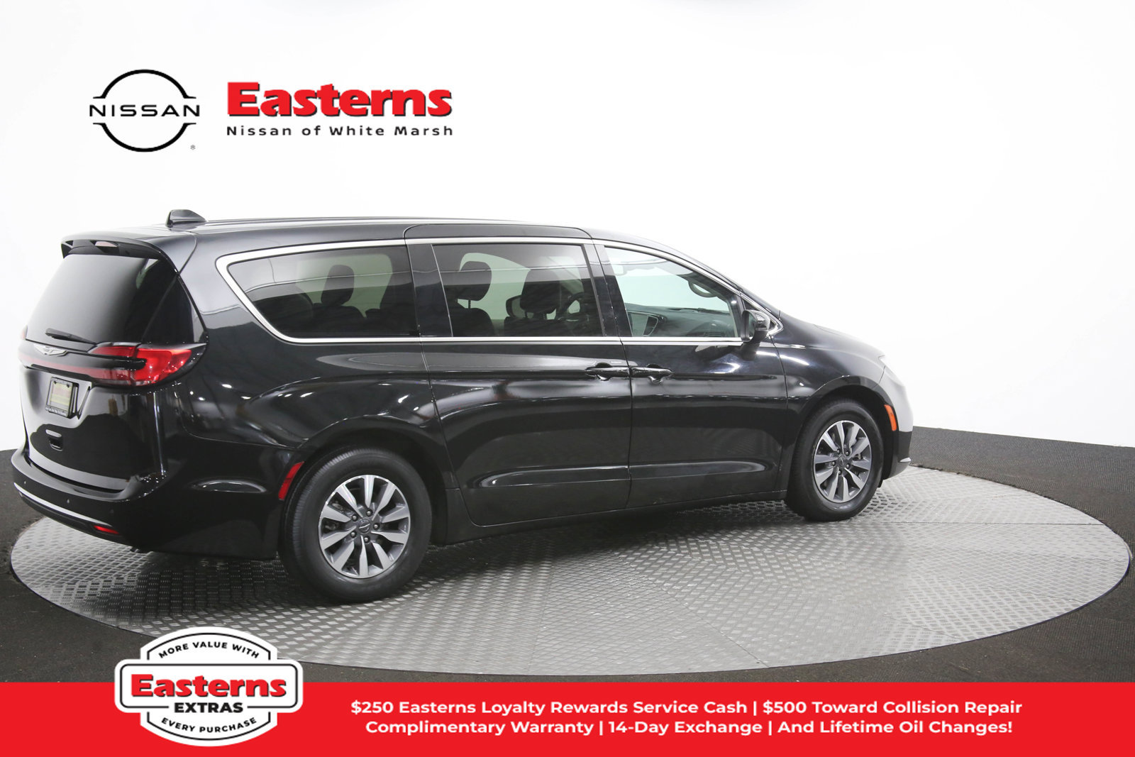Used 2023 Chrysler Pacifica Touring-L FWD image 46