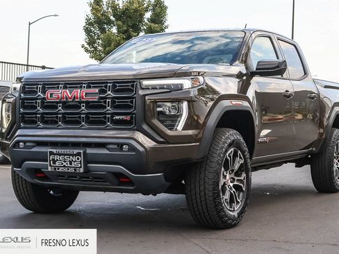 Used 2023 GMC Canyon AT4 w/ AT4 Premium Package AWD/4WD image 3