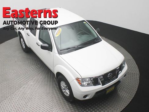 Used 2019 Nissan Frontier SV image 3