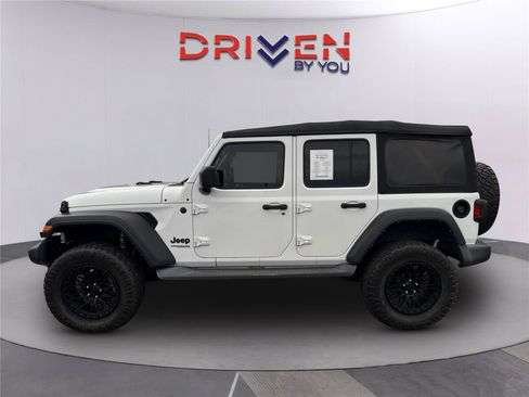 Used 2022 Jeep Wrangler Unlimited Sport AWD/4WD image 9