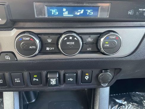 Used 2021 Toyota Tacoma TRD Sport image 41