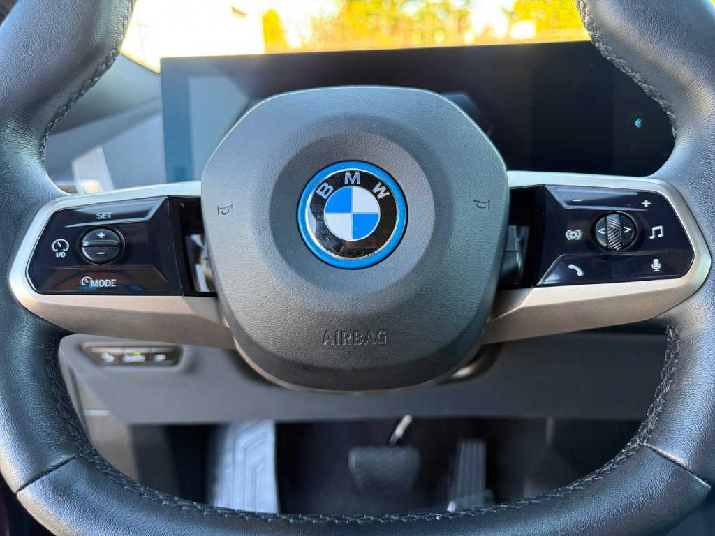 Used 2024 BMW iX xDrive50 w/ Sport Package AWD/4WD image 19