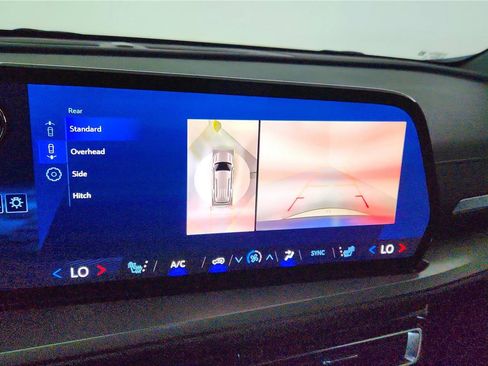 Used 2025 Chevrolet Traverse LT w/ Driver Confidence Package image 46