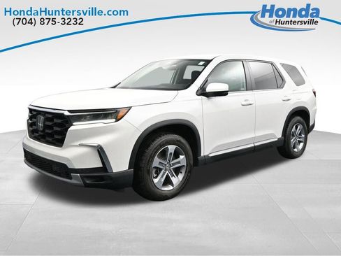 Used 2025 Honda Pilot EX-L image 3