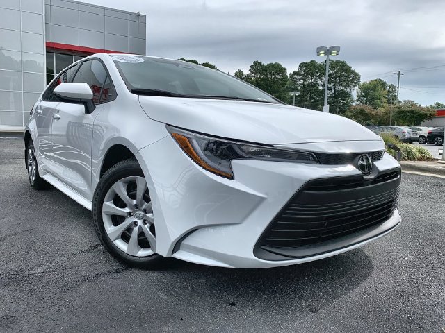 Used 2026 Toyota Corolla LE FWD image 2
