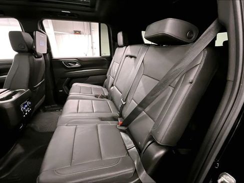 Used 2024 Chevrolet Suburban Z71 image 23