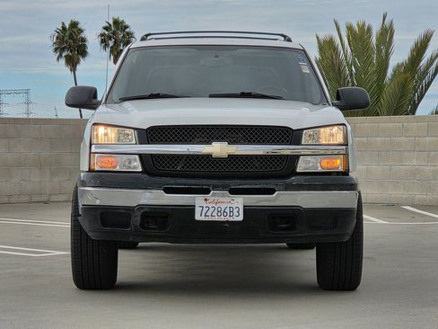 Used 2004 Chevrolet Avalanche Z66 w/ Preferred Equipment Group image 2