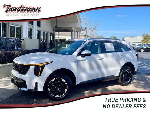 Used 2025 Kia Sorento S image 1