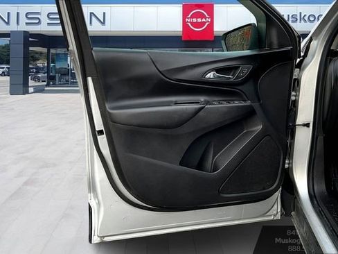 Used 2021 Chevrolet Equinox LT image 17