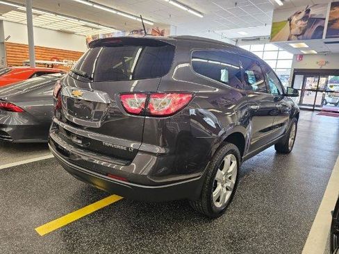 Used 2016 Chevrolet Traverse LT w/ Style and Technology Package FWD image 5