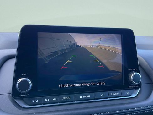 Used 2024 Nissan Rogue SV image 18