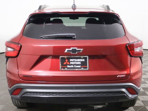 Used 2025 Chevrolet Trax RS w/ Sunroof Package FWD image 13