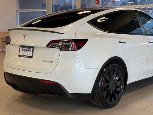 Used 2022 Tesla Model Y Performance image 11