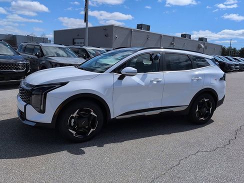 New 2026 Kia Sportage EX FWD image 4
