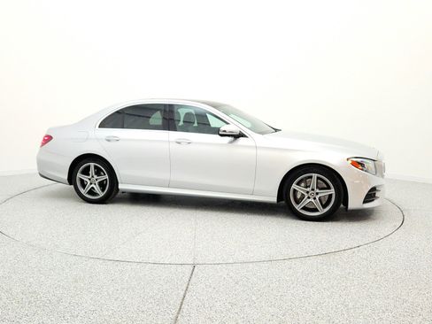 Used 2018 Mercedes-Benz E 300 4MATIC image 4