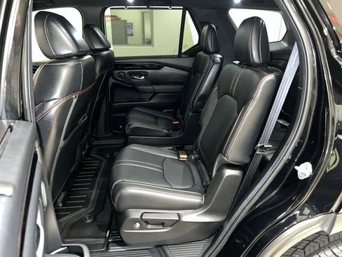 Used 2025 Honda Pilot TrailSport image 16