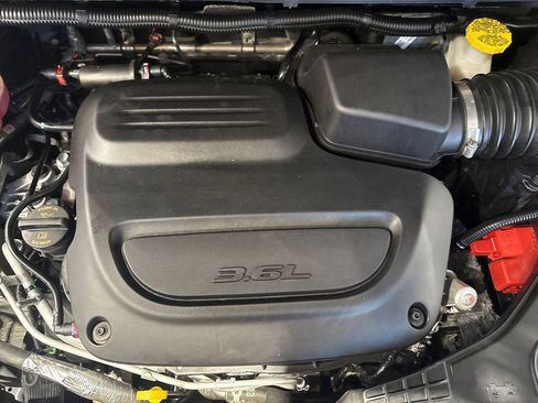 Used 2023 Chrysler Pacifica Touring-L FWD image 49