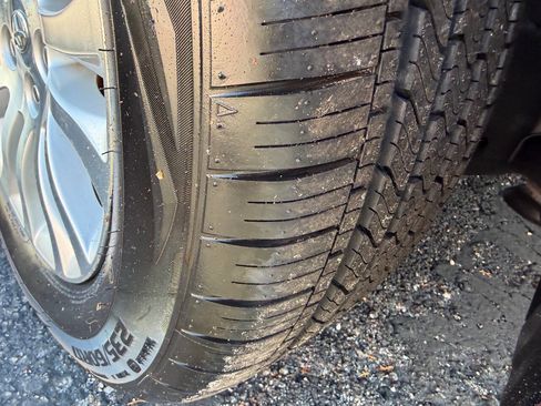 Used 2013 Toyota Sienna XLE image 19