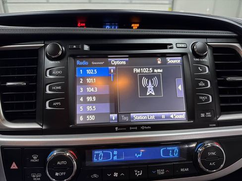 Used 2019 Toyota Highlander XLE image 21