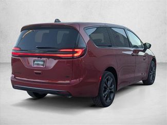 New 2026 Chrysler Pacifica Select video 2