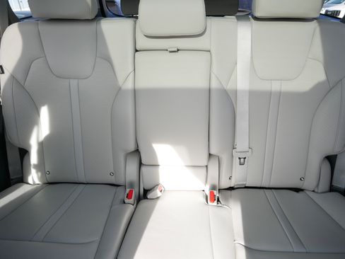 Certified 2025 Kia Sorento S w/ Panoramic Sunroof Package image 13