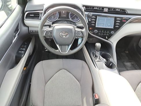 Used 2018 Toyota Camry LE image 10