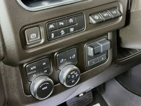Used 2024 GMC Yukon XL AT4 w/ Technology Package AWD/4WD image 10
