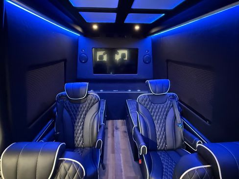 Used 2024 Mercedes-Benz Sprinter 2500 image 40