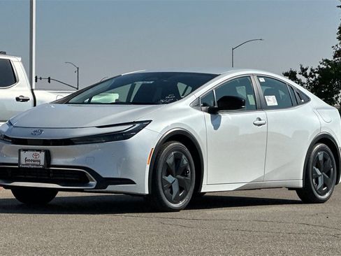 New 2026 Toyota Prius SE image 8