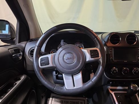 Used 2017 Jeep Compass Latitude AWD/4WD image 11
