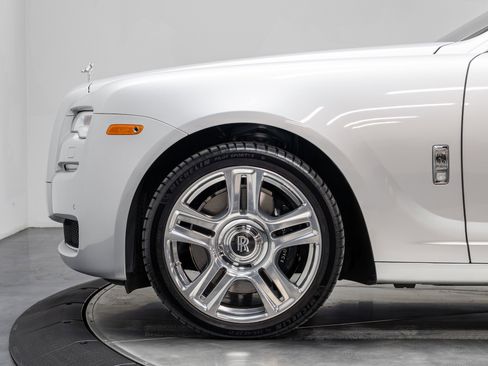 Used 2015 Rolls-Royce Ghost image 46