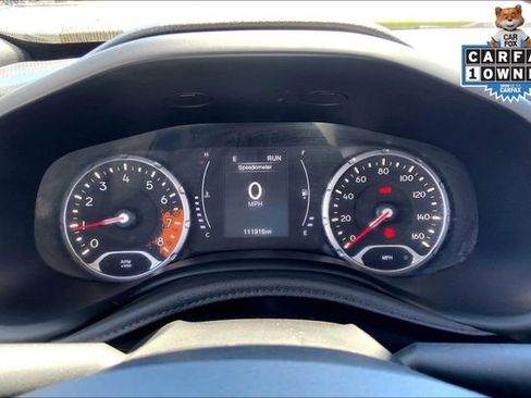 Used 2018 Jeep Renegade Altitude FWD image 20