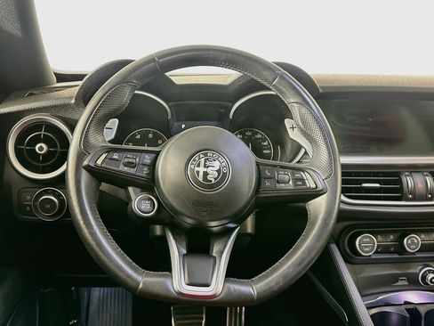 Used 2022 Alfa Romeo Stelvio Veloce AWD/4WD image 18