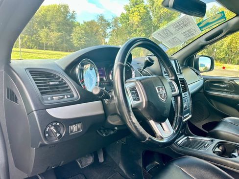 Used 2019 Dodge Grand Caravan GT FWD image 12